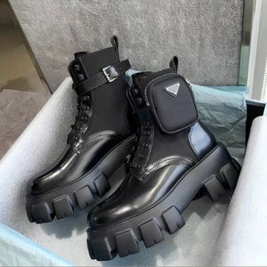 Designer de luxo Martin Bota Triângulo Sapato Casual Homens Menina Suba Bootie Inverno Couro Quente Ao Ar Livre Presente Preto Mulheres Vestido Sapato Plataforma Menina Botas de Chuva Curtas com caixa