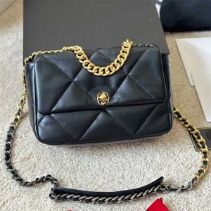 70% tomada de fábrica feminina pequena pele de cordeiro crossbody bolsa única bolsa com aba ouro antigo brilhante prata corrente de emenda à venda