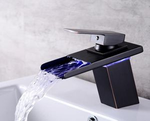 Sensore LED Cambia colore Rubinetto del bagno Miscelatore lavabo cromato nero Beccuccio a cascata Rubinetto monocomando acqua fredda e acqua3352497