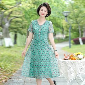 Klänning Middleaged Women's Summer Beach Floral Dress Women Elegant Vneck Chiffon Plus Size Midi Dress Pink Print Bodycon Party Dress