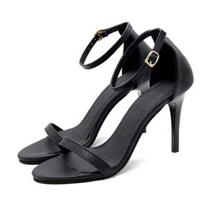 Шикарные тапочки сандалии Новый стиль летние высокие песочные каблуки женская обувь Slim Fashion Black Flip Flops для женщин Стилетто лодыжки клинья Fenty Slides 240228