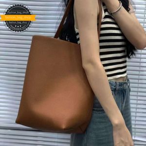 Borsa di design La borsa per secchio a fila piccola piccola e versatile vasta capacità di grande capacità con spalla portatile in pelle vera borsetta borsetta in pelle vera