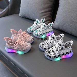 Sneakers Dress Shoes 2022 spring and autumn new childrens LED light breathable girls Running Shoes Boys soft bottom luminous sports shoes childrens shoesH240307