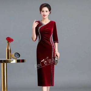 Dress Heavy Industry Diamond Embedding Mom's Dress 2023 Autumn Golden Velvet Improved Qipao Dresses Wedding Skirt Mom's Dress Women's