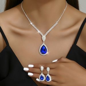 Fashion Drop Crystal Jewelry Set Sparkling Red Blue Rhinestone Halsbandörhängen Smycken Set för brudbrudtärna Bröllopskläder Tillbehör