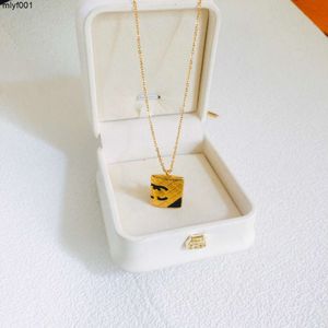 Pendant Necklaces Classic Love Gifts Fashion and High End Diamond Designer Pendant Christmas Brand Jewelry Wedding Party Gift Necklace