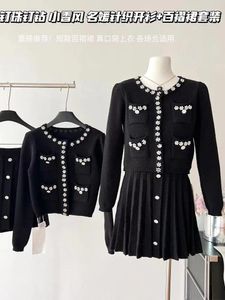 Vestidos de trabalho roupas de alta qualidade 2 peças conjunto saia gyaru o-pescoço luxo cardigan diamantes cintura elástica plissado elegante preto gótico