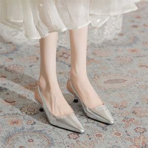 Sandali a basso tacco alla moda femminile in pelle estiva aria leggera scarpe single infragenti argento per donne 240228