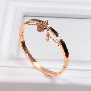 Luxury Brand Designer Women Men Charm Pendant Letter Bracelets Knit Gold Plated Stainless Steel Chain Bangle Wristband Cuff Fashion Jewelry Accessories Gifts