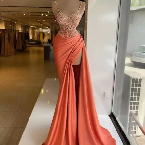 Paski spaghetti sukienki wieczorne Ruche Side podzielone koronkowe koraliki Formalne suknie na imprezę balową elegancka sukienka vestido de novia