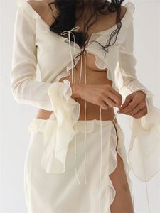 Комплект из 2 предметов, женские укороченные топы с длинными рукавами и V-образным вырезом на завязках, юбки с рюшами и нерегулярными разрезами Y2K Fairycore, сексуальная летняя юбка, наряд 240304