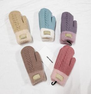 Australien designer stickade handskar vinter fleece mantens trendiga brev stickning mitts kvinnor flickor plysch handske utomhus ridning mitten8484744