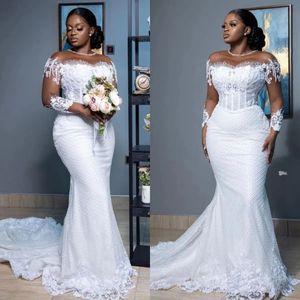 Splendidi abiti da sposa a sirena in pizzo bianco africano con applicazioni a maniche lunghe illusionate abiti da sposa eleganti in rilievo Abito moderno da seconda reception