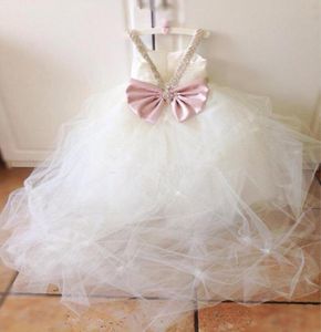 2016 Çiçek Kızlar Düğünler İçin Elbiseler Boncuklu Spagetti Pileli Tül Sevimli Pembe Yay İlk Cemaat Elbiseleri GI7500148 için Pageant Elbiseleri