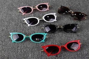 Cat Eye Kids Sunglasses Chłopiec Dziewczyna Moda UV Ochrona słońca Kieliszki Słońce Proste urocze okulary rama dziecięce okulary letnie plaża Akcesso8082727