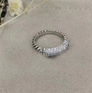 Pokręcone Jewlery Designer Splatane złote pierścionki dla kobiet projektantki mody Pierścienie luksusowe walentynki walentynki Dzień Ślubny Prezentuje romantyczny ZH144 E4