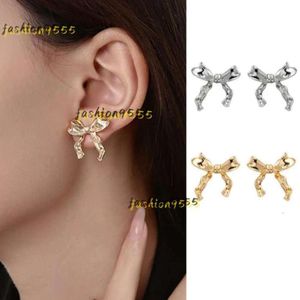 Brincos de garanhão 2024 par mulheres oorbellen ouro bowknot forma orelha studs orecchini bonito piercing arco acessórios designer brincos jóias presente de alta qualidade