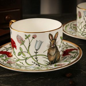 Rosyjska królewska porcelanowa Lomonosov Kreskówka Rabbit Gold Gold Plaked China China Coffee Cup and Saucer Firm Box Zestaw 240301