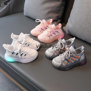 Buty sukienne w trampkach 2023 Wiosna i jesień nowe światła LED Edycja Koreańska Dziewczęta Sport Buty chłopców Luminous oddychające butów Student Bieganie SHOESH240307