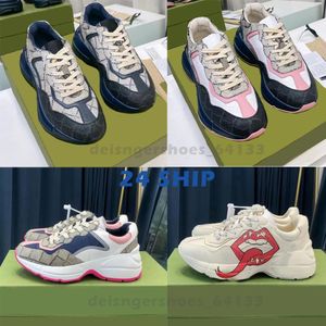 2024 Yeni Tasarımcı Sıradan Ayakkabı Rhyton Ayakkabı Moda Adam Sneaker Erkek Kadın Bej Eğitmenler Vintage Chaussures Bayanlar Günlük Deri Ayakkabı Açık Moda Spor Ayakkabı