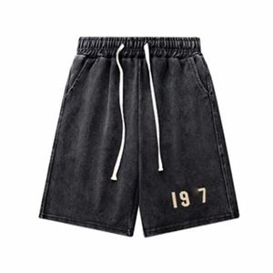 Designer Mens Shorts Summer American Street tvättade gamla shorts Elastiska snörningar av hög kvalitet Black Beach Swimming Pants Letter Print