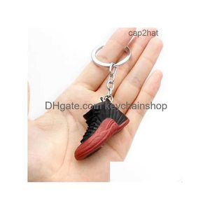 Keychains Lanyards Fashion Creative Mini 3D Basketball Shoes Keychains Stereoskopiska modell Sneakers Entusiast Souvenirer Keyring Car Dhses