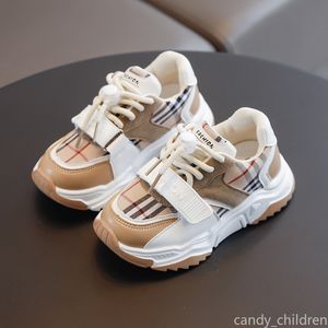 Kids Sneakers Autumn Boys Girls Trenarzy mody Oddychają swobodny dzieci prowadzący sport miękki platforma Buty dla niemowląt 26-35