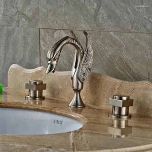 Badrumsvasker kranar vidric lyxiga dubbla fyrkantiga handtag kran däckmonterad borstad nickel svan tvättbassäng mixertappar