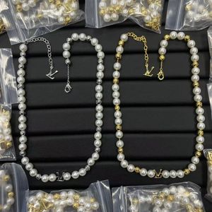 Mai sbiadito placcato oro 18 carati designer di marca di lusso pendenti collane in acciaio inossidabile lettera girocollo collana con ciondolo perline catena gioielli accessori regali VN-109