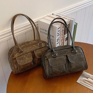 Axelväskor kvinnor vintage väska dubbelficka pu enkel fast färg stilig underarm stor kapacitet retro handväska