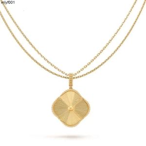 Clover Necklaces Deigners for Women Four Leaf Flower Necklace Titanium Steel Gold Plated Sweater Chain Fashion Jewelry Woman Party Christmas Gift