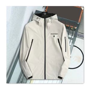 Designer-Jacke, Herrenjacke, Mantel, modisch, Buchstabe, rotes Etikett, wasserdicht, winddicht, Kapuze, Herrenmantel, Outdoor-Sport, Freizeit, Tourismus, Bergsteigen, Herren-Damen-Oberbekleidung