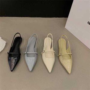 Topp Flat Bottomed Pointed Sandal Summer Flip Flop Sandaler Sandaler Skor för kvinnor Stiletto Temperament Womens Fenty Slides 240228