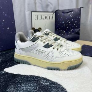 Löpare skor män sneakers lyxiga designer skor casual skor som kör vita gröna svarta plattformar läder basket tränare EU35-45 med ruta 532