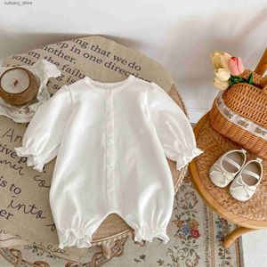 Macacões Recém-nascidos Bebê Menina Menino Algodão Branco Shorts Romper Infantil Criança Flare Manga Jmpsuit Onesies Primavera Verão Roupas de Bebê 3-18m L240307