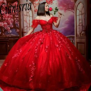 Röda blommiga applikationer spets quinceanera klänningar bollklänning från axelkristallprinsessan för söt 15 födelsedagsfest