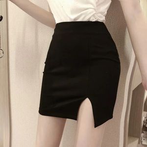 Одежда с юбками с разрезом для женщин Короткая женская юбка с запахом Сексуальная мини-узкая стильная роскошная уличная одежда премиум-класса Y2k V 240307