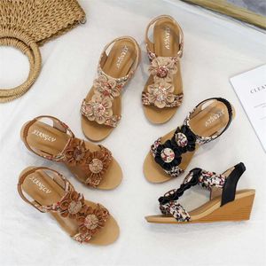 Продать летние сандалии сандалии женская повседневная мода один ремень средний склон каблук мама ботинки с песнями каблуки Flip Flop 240228