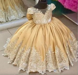 Abito da ragazza di fiore in oro Bambino per fiori da sposa Abito da spettacolo Applicazioni di pizzo Fiocco Abiti da sera di Natale Festa di compleanno Prima comunione Maniche corte