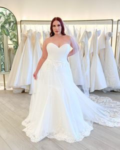 Bellissimi abiti da sposa Plus Size A Line per la sposa Donna Seetheheart Satin Tulle Applique in pizzo Backless Satin Court Train Abiti da sposa Abiti da Noiva