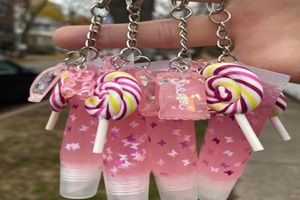 Lip Gloss 10ml Pink Pearl Glossy Key Chain Cute Bear Lolli Charm Natural Kit Base Vegan Clear Lipgloss Customized Lipstick9458470