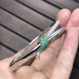 Hot tiffay bracelet knot new product inlaid with green diamond V gold fashion design advanced personality butterfly rope wrapped NCQE