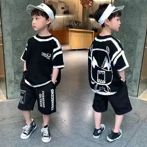 Summer Boys Cotton Contrast Alphabet Cartoon tShirt TopsShort Pants Set School Kids Tracksuit Child 2PCS Outfit Suit 514 Yrs 240226