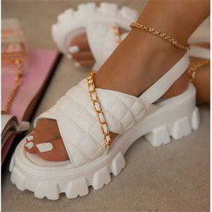 Topp Sandaler Summer Sandal Women Chain Decorative Cross Diamond Lattice Sandaler Flip Flop Sandles Heels 240228