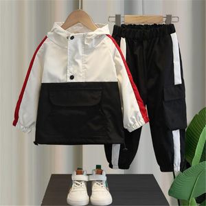 Hot Selling 2024 New Spring Children's Clothing Hooded Boys Set Spell Colors Baby Fashionable suit Girls Sports Clothing tide