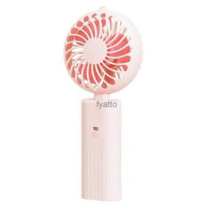 Elektriska fläktar En ny vikbar handhållen mini Portable Desktop Fan med en enkel form och stark vindhastighet som drivs av två AA -batterierh240308