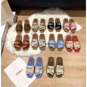 Girl Sandal Chlooe Woody Sandals Slipper Designer 2024 Letter Kvinna Summer Bär nytt Casual Thick Bottom Red Flat Cross