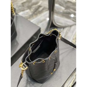 財布女性デザイナー10A高品質のラムスキンバケツバッグキルティングショルダーカウハイドドローストリングハンドバッグトートクロスボディバッグゴールドメタルチェーンファッションショッピングウォレット。