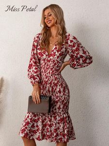 Abiti casual MISS PETAL Abito longuette con scollo profondo per donna Vestito estivo floreale rosso sexy a maniche lunghe aderente smocked 2024 Vestito estivo femminile