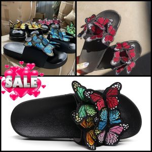 2024 GAI Slipper Sandale Plattform Butterfly Slipper Designer Womans Womans Sommer Flip Flops Outdoors Pool Sliders Strand Schuh Größe 36-41